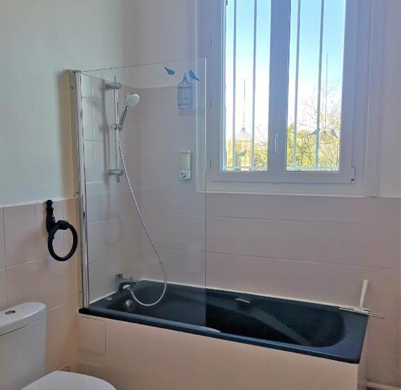 חדר סטנדרט לשלושה, La Nouvelle Criqueboise