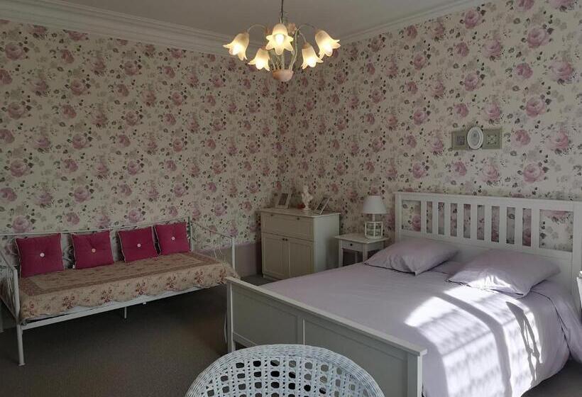 חדר סטנדרט לשלושה, La Nouvelle Criqueboise