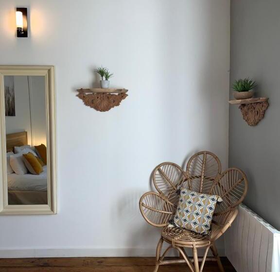 스탠다드 스튜디오 킹침대, Maison Charles Maurice