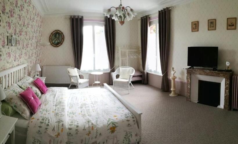 חדר סטנדרט לשלושה, La Nouvelle Criqueboise