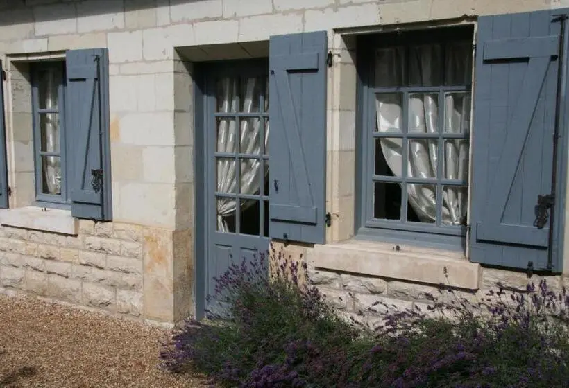 庭の見えるジュニアスイート, Château De Bournand B&b