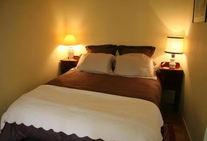 庭の見えるジュニアスイート, Château De Bournand B&b