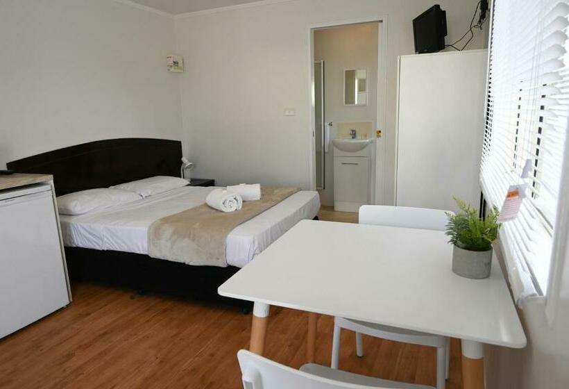 Студия Стандарт, Crows Nest Tourist Park