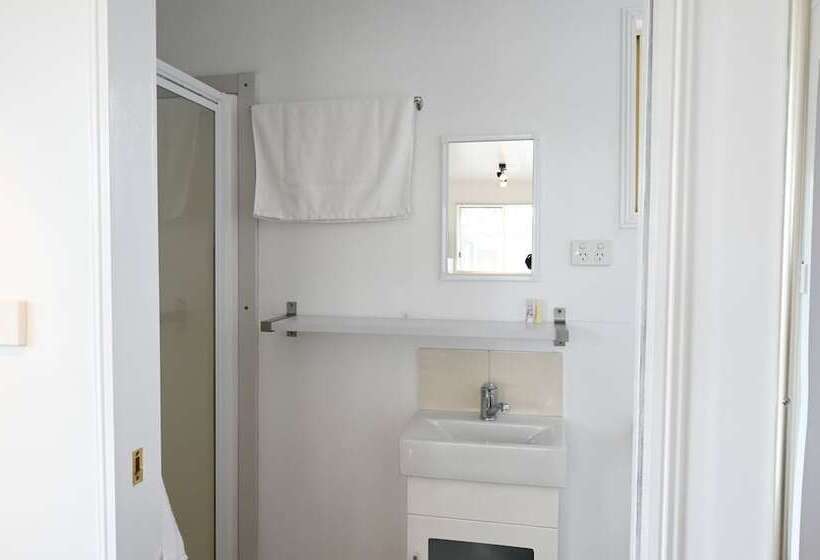 Дом 2 Спальни, Crows Nest Tourist Park