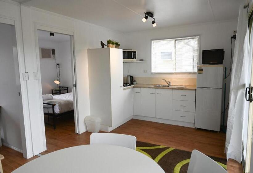 Дом 2 Спальни, Crows Nest Tourist Park