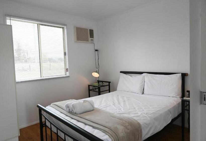 2 Bedroom House, Crows Nest Tourist Park