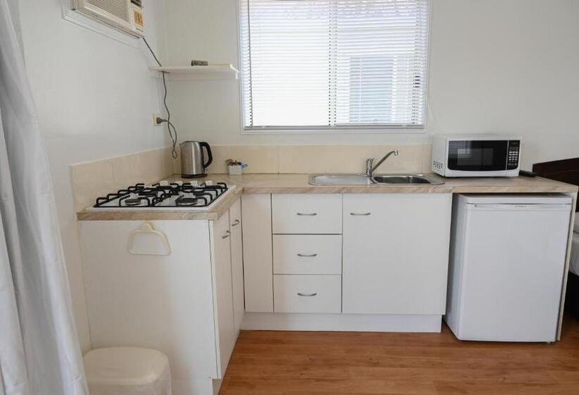 Студия Deluxe, Crows Nest Tourist Park