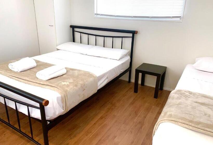Studio Deluxe, Crows Nest Tourist Park