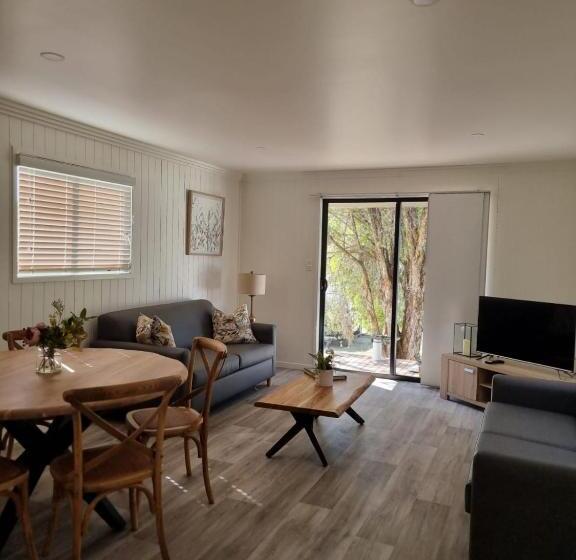 Бунгало Superior, Crows Nest Tourist Park