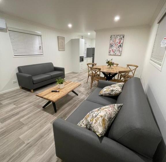 Bungalow Superior, Crows Nest Tourist Park