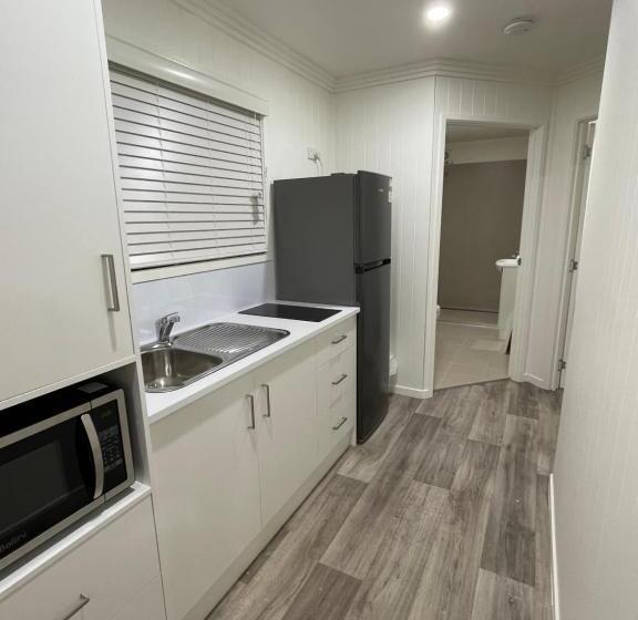 スーペリアーバンガロー, Crows Nest Tourist Park