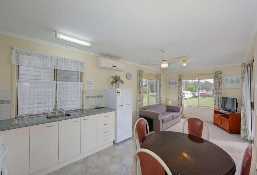2 Bedroom House, Crows Nest Tourist Park
