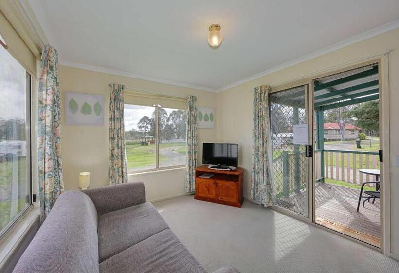 Дом 2 Спальни, Crows Nest Tourist Park