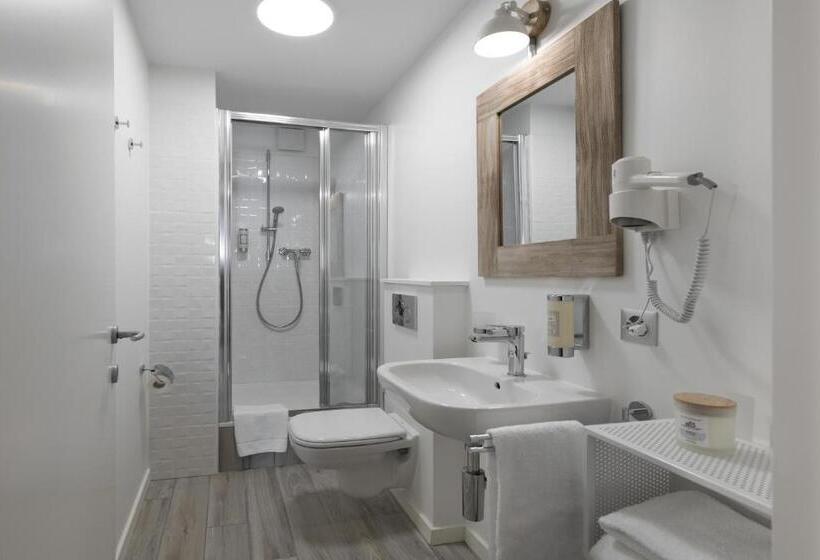 Standard Studio, Cp Resort