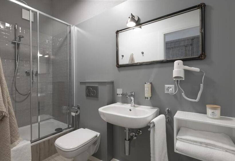 Standard Studio, Cp Resort