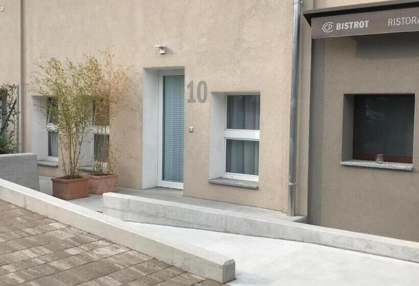 Standard Studio, Cp Resort