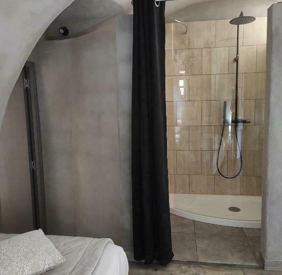 标准间, Parfumu Di Machja