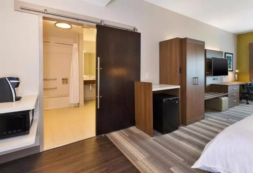 身障者適用スタンダードルーム, Holiday Inn Express & Suites   Milan   Sandusky Area, An Ihg
