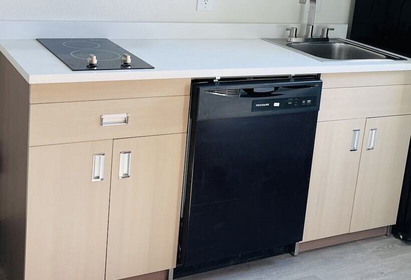 جناح, Mainstay Suites Columbia Harbison