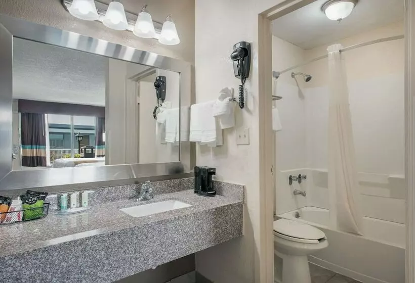 ２ダブルベッドのスタンダードルーム, Quality Inn Concord Kannapolis
