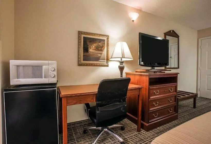 キングサイズベッドのスタンダードルーム, Quality Inn Waynesboro