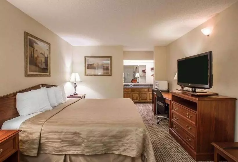 キングサイズベッドのスタンダードルーム, Quality Inn Waynesboro