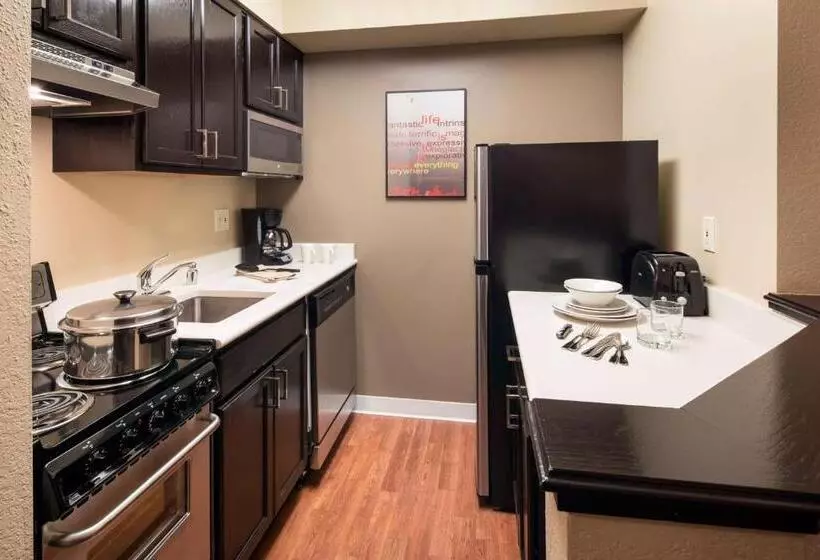 استودیوی استاندارد, Sonesta Simply Suites Seattle Renton