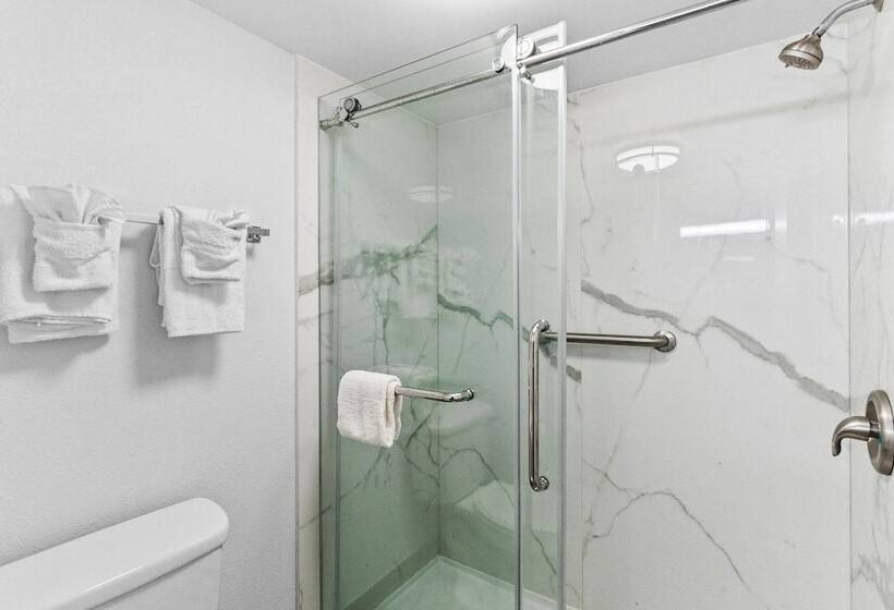 غرفه قياسيه سريرين مزدوجين, Studio 6 Wilmington, Nc