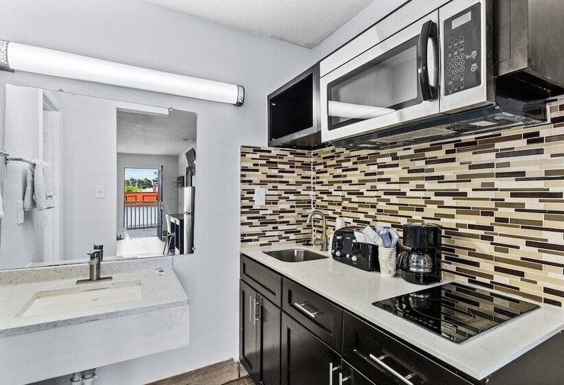 غرفه قياسيه سريرين مزدوجين, Studio 6 Wilmington, Nc