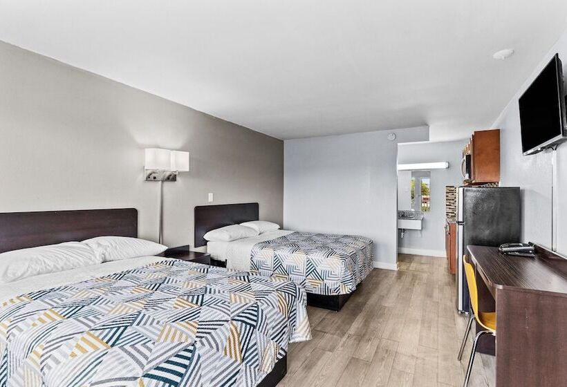 غرفه قياسيه سريرين مزدوجين, Studio 6 Wilmington, Nc