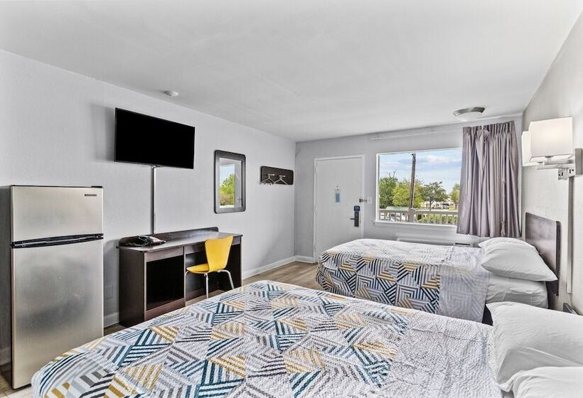 غرفه قياسيه سريرين مزدوجين, Studio 6 Wilmington, Nc