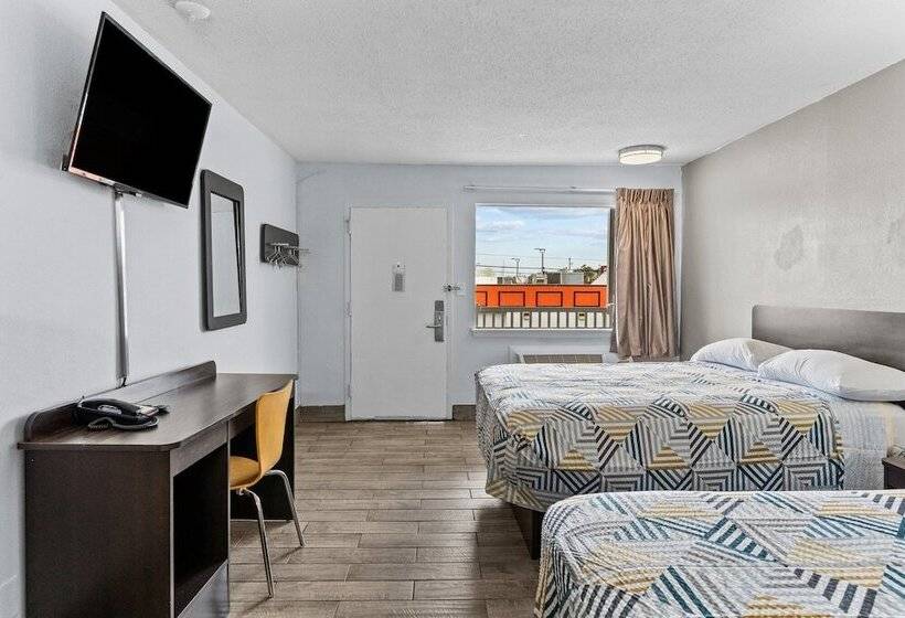 غرفه قياسيه سريرين مزدوجين, Studio 6 Wilmington, Nc