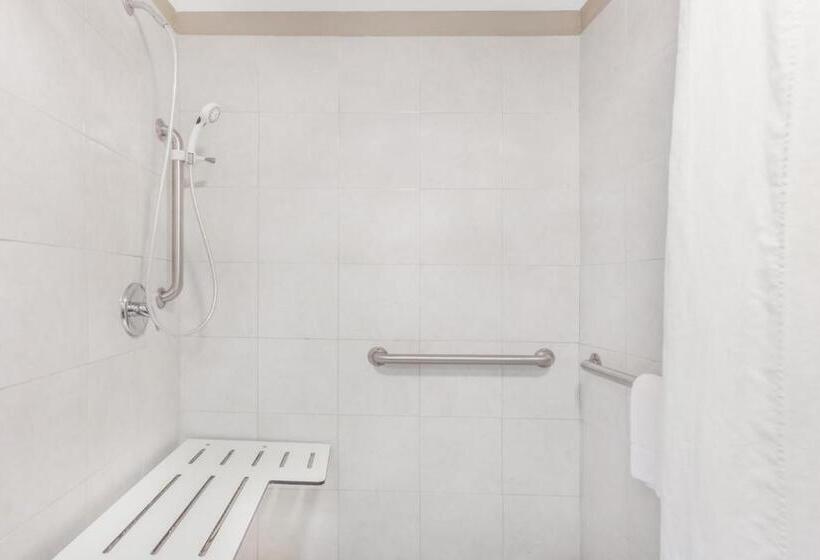 适合残疾人使用的标准间, Super 8 By Wyndham Athens