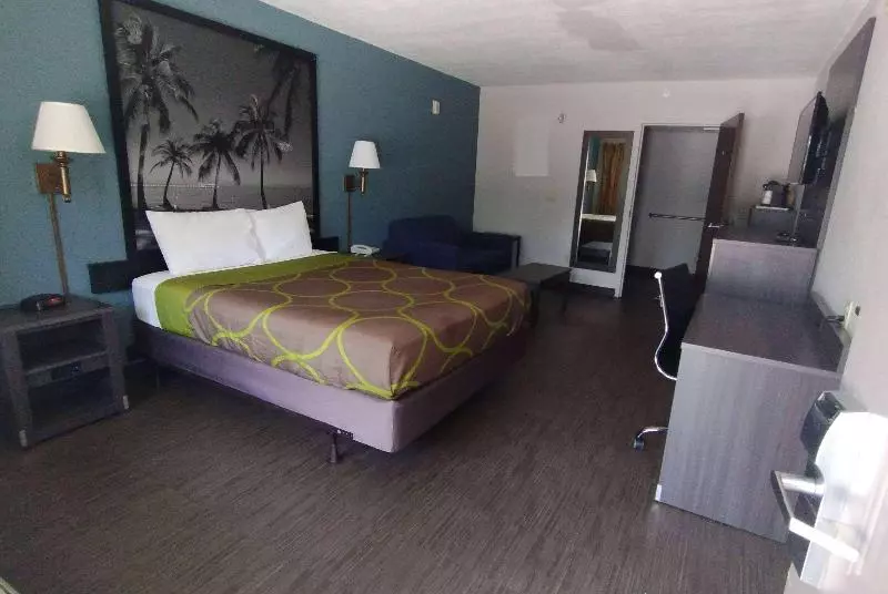 キングサイズベッドのスタンダードルーム, Super 8 Motel By Wyndham Near Fort Lauderdale Arpt