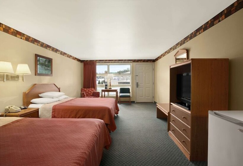 Номер Стандарт 2 Двуспальные Кровати, Super 8 By Wyndham Lake George/downtown