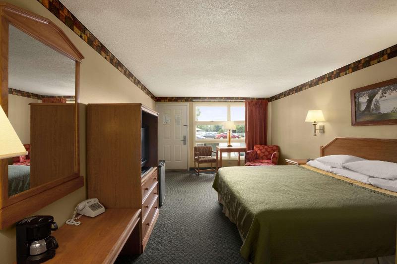 Номер Стандарт Вид на Бассейн, Super 8 By Wyndham Lake George/downtown