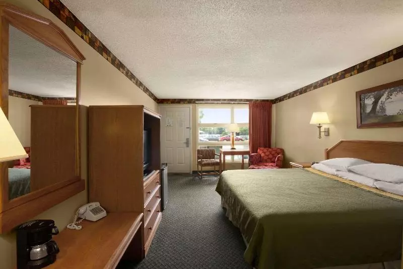 اتاق استاندارد با چشمانداز استخر, Super 8 By Wyndham Lake George/downtown