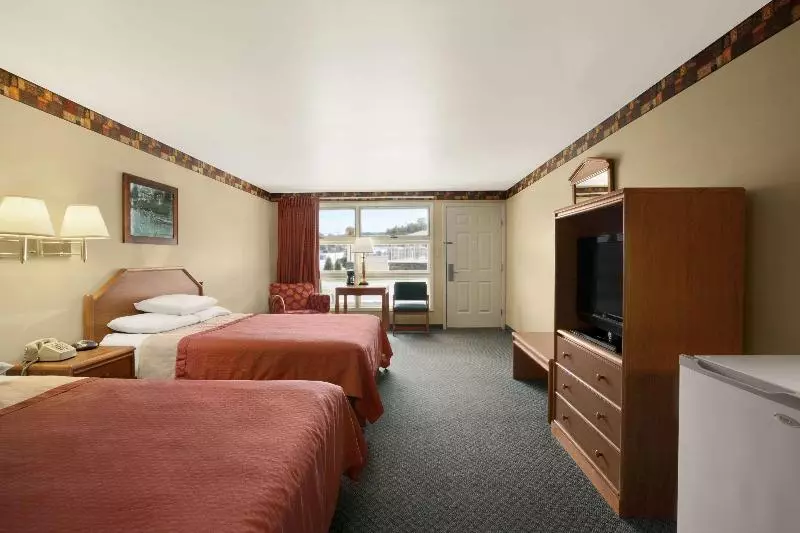 اتاق استاندارد با چشمانداز استخر, Super 8 By Wyndham Lake George/downtown
