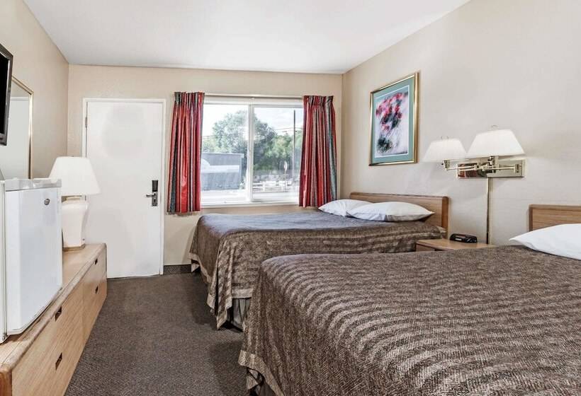Номер Стандарт 2 Двуспальные Кровати, Travelodge By Wyndham La Grande