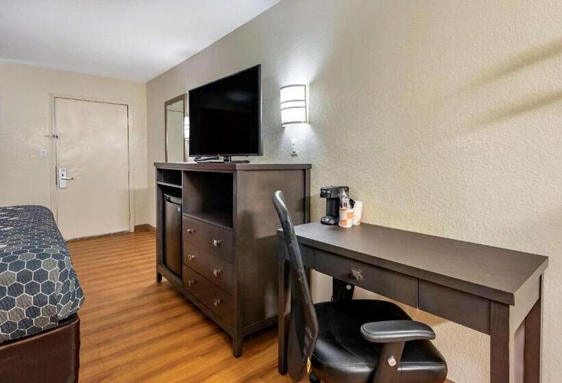 غرفة قياسية سرير كينج لذوى الإحتياجات الخاصة, Quality Inn & Suites