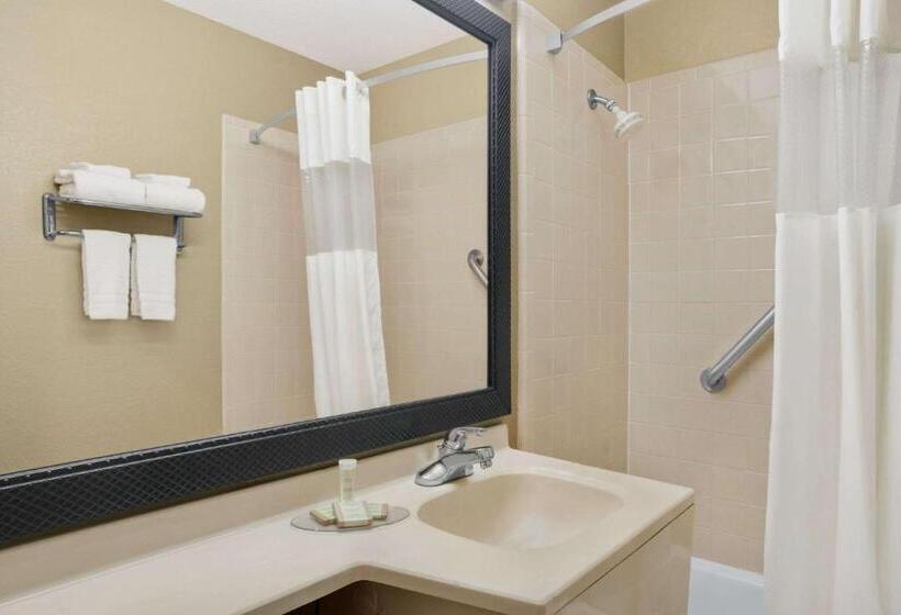 חדר סטנדרט עם מיטת קינג, Super 8 By Wyndham Belleville St. Louis Area