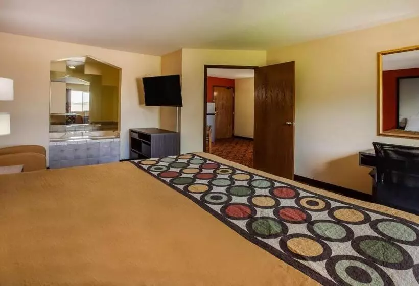 キングサイズベッドのデラックススイート, Super 8 By Wyndham Big Rapids
