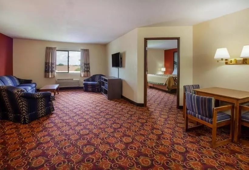 キングサイズベッドのデラックススイート, Super 8 By Wyndham Big Rapids