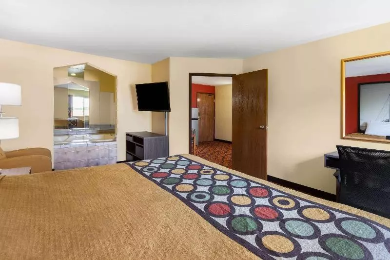 キングサイズベッドのスイートルーム, Super 8 By Wyndham Big Rapids