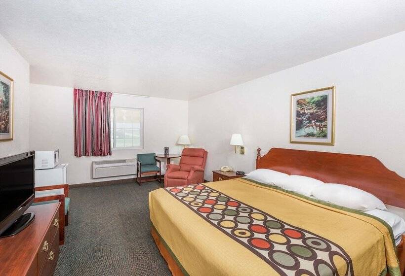 适合残疾人使用的标准间, Super 8 By Wyndham Holton