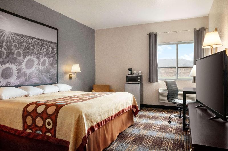 带大床的标准间, Super 8 By Wyndham Holton