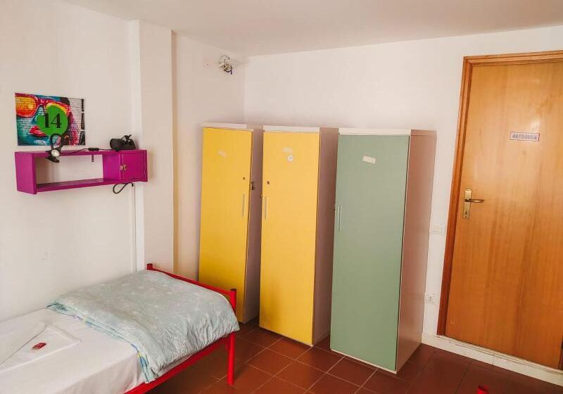 带大床的标准间, Super 8 By Wyndham Holton