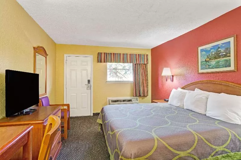キングサイズベッドのスタンダードルーム, Super 8 By Wyndham La Marque Tx/texas City Area