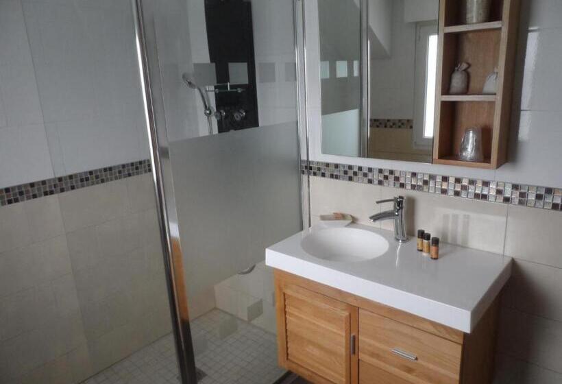 חדר סטנדרט לשלושה עם נוף לגינה, Cafecouet Breizh