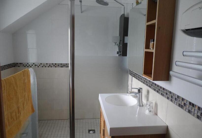 חדר סטנדרט לשלושה עם נוף לגינה, Cafecouet Breizh